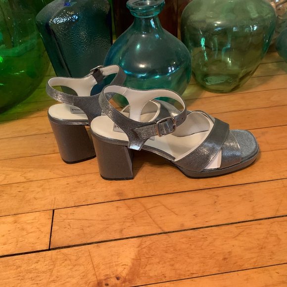 Private Collection Josie Pewter Radiance Sandal Size 8 1/2 - Picture 2 of 15